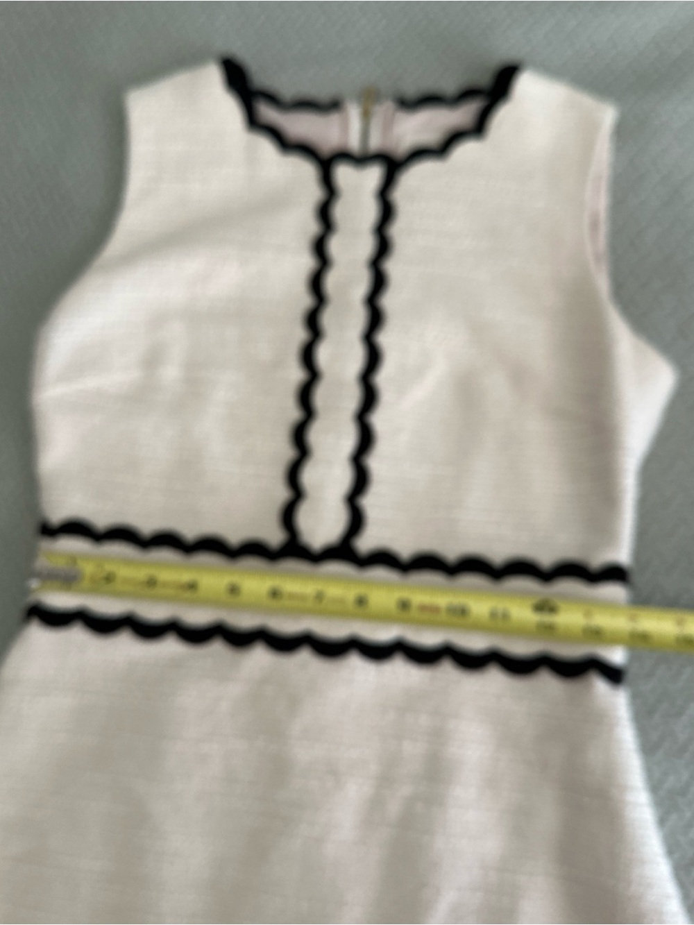 Kate Spade New York Cream
Black Scallop Trim Tweed A-Line
Dress Size 4 EUC - Picture 9 of 16